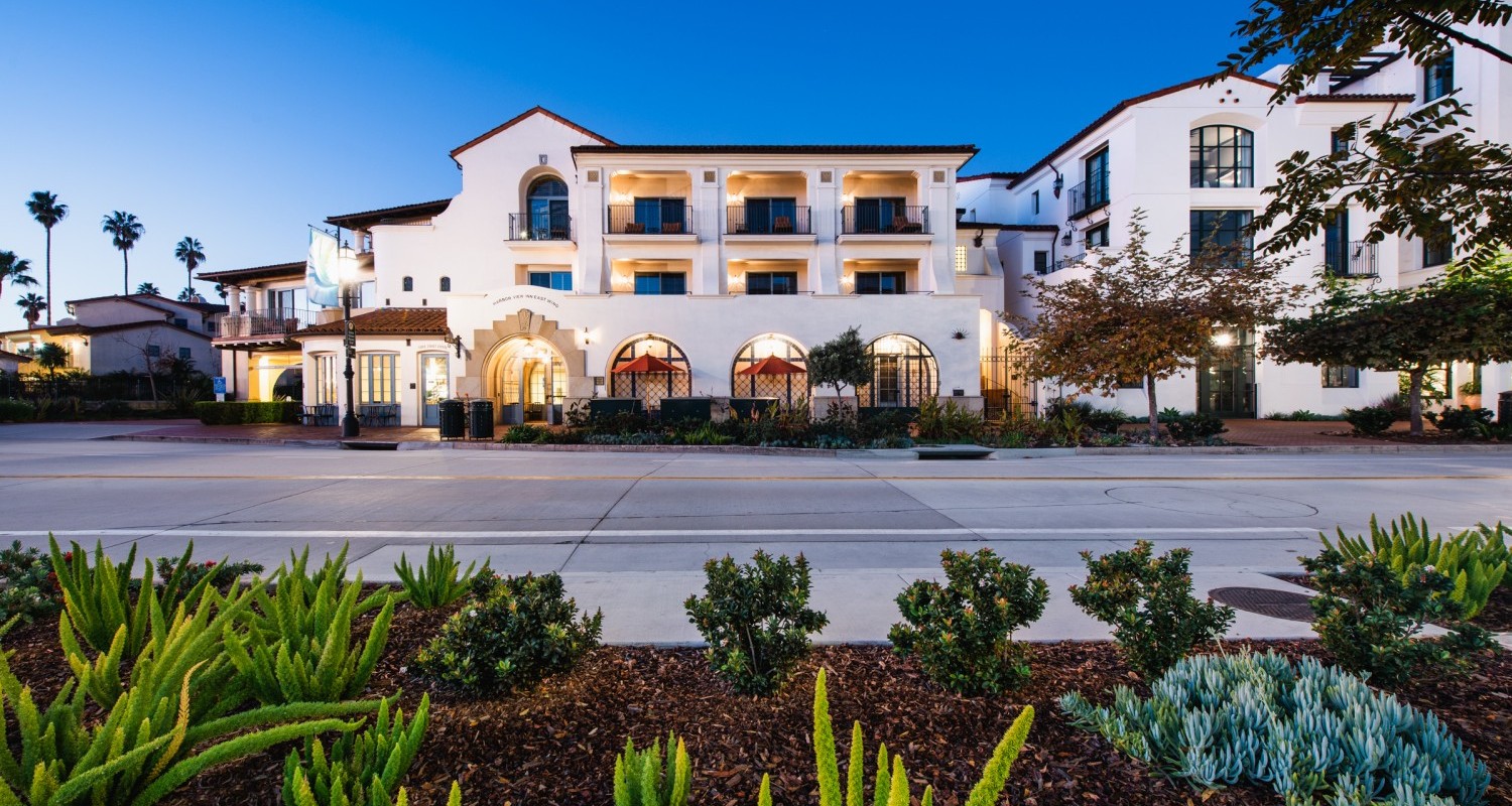 Harbor View Inn in the evening